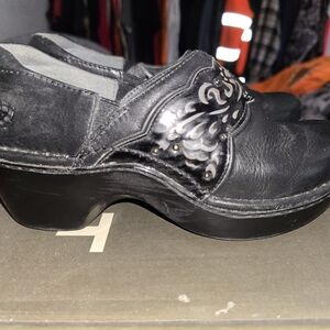 Ariat Black Leather Clogs with Embossed Design